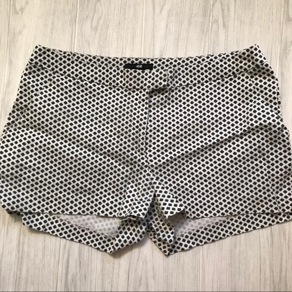H&M White Shorts w Square Design Sz: 10